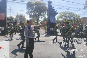 Ops Patuh Semeru 2025 : Satlantas Batu Kawal Drumband Poltekad dan Lancarkan Lalu Lintas