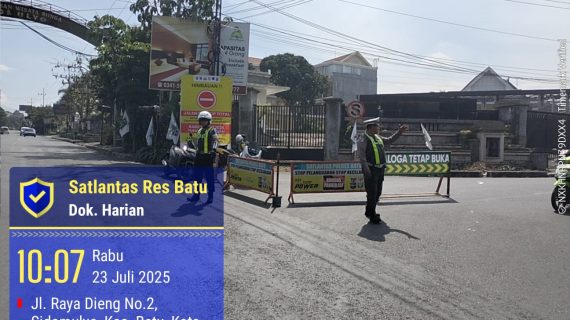Ops Patuh Semeru 2025: Satlantas Polres Batu Lakukan Pengaturan dan Rekayasa Lalu Lintas dalam rangka Pawai Budaya Desa Giripurno