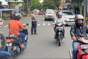 Ops Patuh Semeru 2025 : Satlantas Polres Batu Atur Lalin Siang Hari Antisipasi Laka Lantas