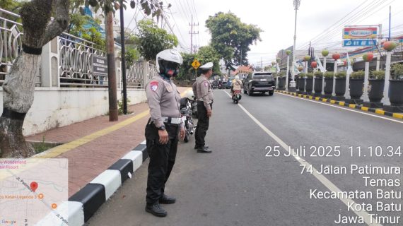 Satlantas Polres Batu Amankan Ibadah Sholat Jum’at dalam Ops Patuh Semeru 2025
