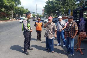 Satlantas Polres Batu Sosialisasikan Operasi Patuh 2025 kepada Wisatawan, Petugas Parkir, dan Pengguna Jalan