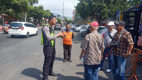 Ops Patuh Semeru 2025, Satlantas Polres Batu Laksanakan Binluh kepada Wisatawan