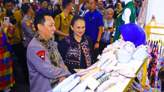 Kapolri Tinjau Bazar Kreasi Bhayangkari Nusantara 2025, Dorong Pertumbuhan UMKM