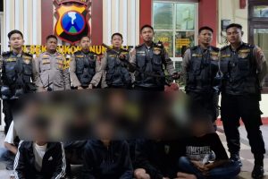 Patroli Jogoboyo Amankan 8 Pemuda Hendak Tawuran di Surabaya, Sejumlah Sajam Disita