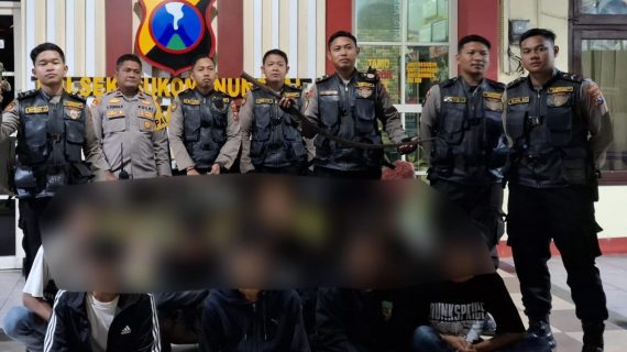 Patroli Jogoboyo Amankan 8 Pemuda Hendak Tawuran di Surabaya, Sejumlah Sajam Disita