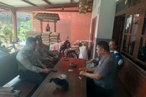 Personel Polsek Ngantang Sampaikan Himbauan Kamtibmas dan Layanan Call Center 110