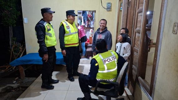 Personel Polsek Pujon Polres Batu Lakukan Patroli Dialogis Ciptakan Harkamtibmas