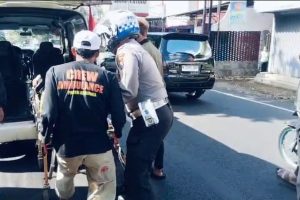 Cepat Tanggap, Satlantas Polres Batu Bantu Korban Kecelakaan di TKP