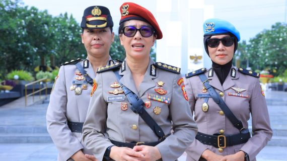 Polwan Mabes Polri Gelar Ziarah dan Tabur Bunga di TMP Kalibata Peringati Hari Jadi ke-77