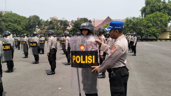 Cetak Polisi Humanis, 247 Siswa Diktukba SPN Polda Jatim Dibekali Teknik Dalmas