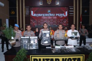 Operasi Tumpas Narkoba Polres Blitar Kota Amankan 9 Tersangka 1 Diantaranya Pemilik Lahan Ganja