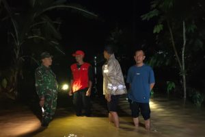 Banjir Bandang dan Longsor Terjang Lampung Barat, Polisi Evakuasi Warga Hingga Tengah Malam