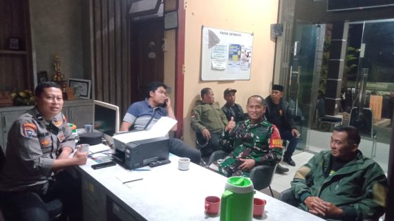 Bhabinkamtibmas Bersama Babinsa Lakukan Patroli Dialogis Cipta Kondisi Aman Tertib