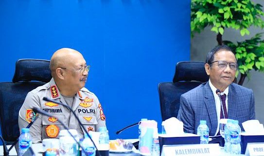 Polri Teguhkan Moral dan Profesionalisme Pasca Krisis, Gandeng Prof. Mahfud MD dan Komjen Chryshnanda