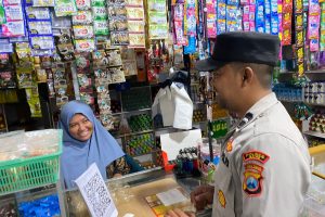 Personil Polsek Junrejo Polres Batu Laksanakan Dialogis dengan Warga untuk Meningkatkan Kamtibmas
