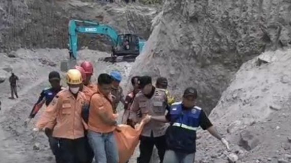 Tim SAR Gabungan Polres Magetan Berhasil Evakuasi Korban Longsor Tambang Trosono
