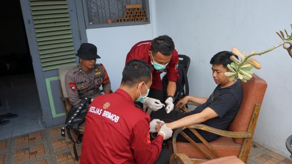 Brimob Polda Jatim Buka Layanan Kesehatan Gratis di Ponpes Al Khoziny Sidoarjo