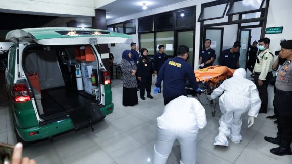 Polda Jatim Serahkan 3 Jenazah Santri Ponpes Al Khoziny ke Keluarga