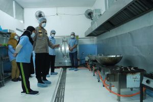 Itwasda Polda Jatim Lakukan Pengawasan SPPG Polres Gresik Pastikan Kualitas dan Kebersihan MBG