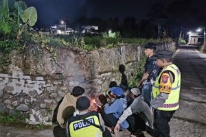 Jaga Kamtibmas, Personel Polsek Ngantang Lakukan Patroli Dialogis dan Sinergi dengan Ronda Malam