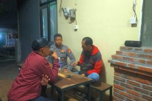 Bhabinkamtibmas Desa Beji Aipda Eko Novi Laksanakan Sambang dan Himbauan Kamtibmas Kepada Warga