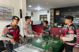 Jaga Kondusifitas, Unit Patroli Sat Samapta Polres Batu Laksanakan Patroli Dialogis dengan Perangkat Desa