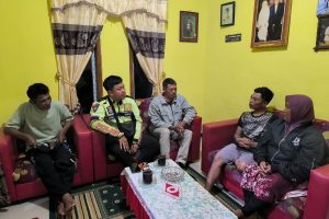 Bhabinkamtibmas Laksanakan Patroli Dialogis, Perkuat Sinergi dengan Warga untuk Keamanan Lingkungan