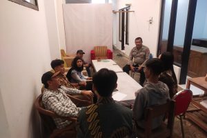 Bhabinkamtibmas Perkuat Sinergi dengan Masyarakat Melalui Patroli Dialogis