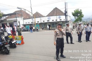 Personel Gabungan Polres Batu Lakukan Pengamanan Batu Art Flower Festival dalam Rangka Memperingati HUT Kota Batu ke-24