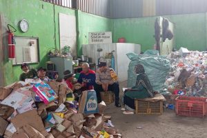 Bhabinkamtibmas Galakkan Program 3R di TPS3R, Antisipasi Gangguan Akibat Sampah Basah di Musim Hujan