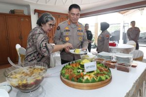 Hari Jadi ke-74 Humas Polri, Polda Jatim Anjangsana ke Purnawirawan