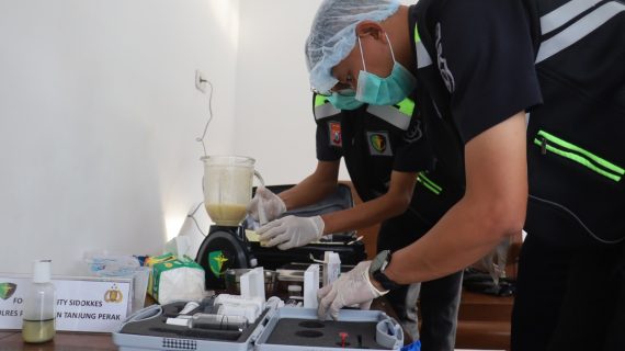 Polres Pelabuhan Tanjungperak Laksanakan Uji Food Safety di SPPG Pastikan Gizi dan Keamanan Pangan Terjamin