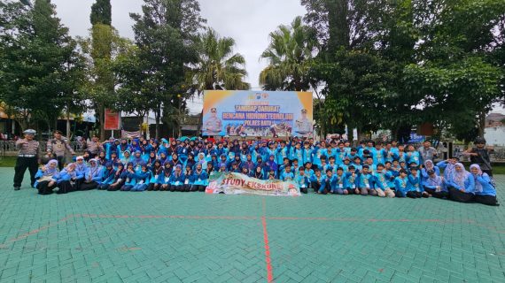Seru! Siswa SD Anak Saleh Bermain dan Belajar di Polres Batu