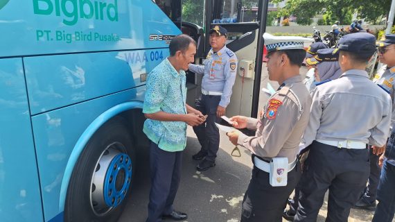 Antisipasi Kecelakaan Lalu Lintas, Satlantas Polres Batu dan Dishub Kota Batu Gelar Uji Laik Jalan Bus Pariwisata