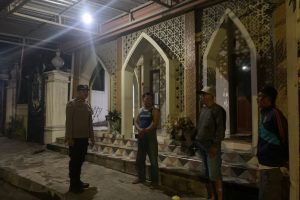“Polsek Kasembon Laksanakan Patroli Dialogis, Ajak Masyarakat Jaga Keamanan”