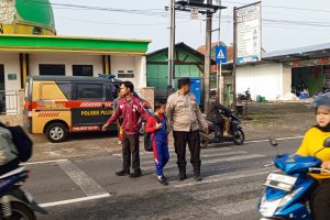 “Polsek Pujon Polres Batu Laksanakan Poros Pagi, Wujudkan Keamanan dan Kelancaran Lalu Lintas”