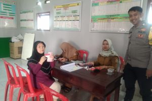 Sinergi Bhabinkamtibmas dan Warga, Bansos PKH Lancar, Kamtibmas Terjaga