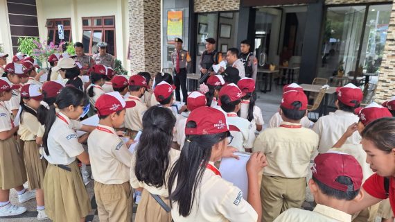 “Si Bontas Bermain”: Polres Batu Sambut Hangat Kunjungan Edukatif SD Immanuel, Tanamkan Cinta Lalu Lintas Sejak Dini