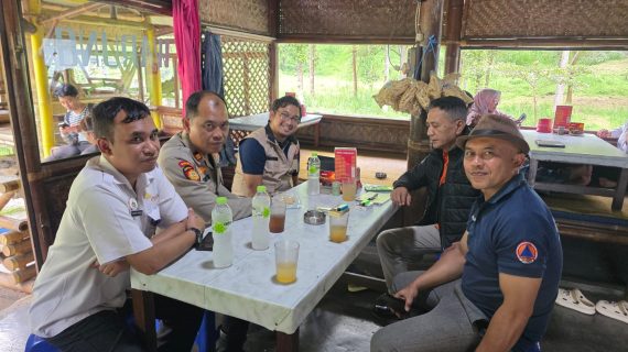 Sinergi Multi Pihak, Kapolsek Pujon Gelar Rakor Penanaman Pohon untuk Antisipasi Longsor dan Jaga Kamtibmas