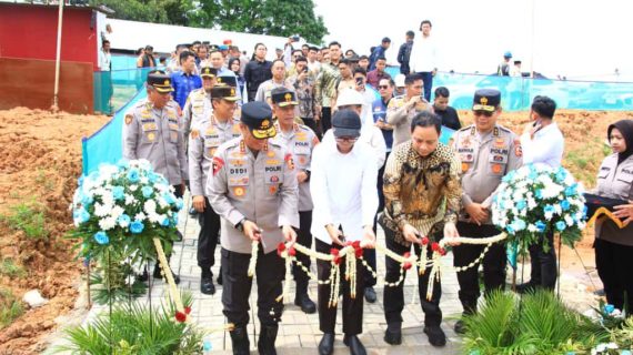 Polri Pertegas Peran Aktif Dalam Astacita Pada Topping off Sekolah, Peresmian Masjid dan Peletakan Batu Pertama Rumah Ibadah di SMA Kemala Taruna Bhayangkara
