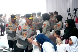Wakapolri Berikan Santunan dan  Bakti Sosial Kepada Warga Sekitar  SMA Kemala Taruna Bhayangkara Bogor