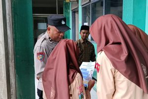 Bhabinkamtibmas Bawa Info Beasiswa SMA Kemala Bhayangkara ke Pelajar Ngroto