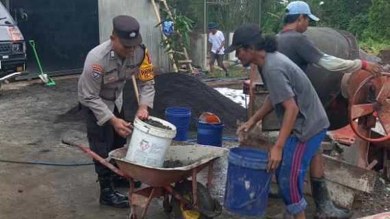 Gotong Royong Warga dan Bhabinkamtibmas Bangun TPST3R