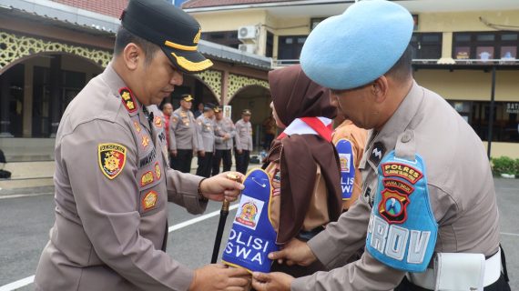 Cegah Bullying Kapolres Pelabuhan Tanjungperak Kukuhkan Polisi Siswa