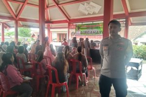 Bhabinkamtibmas Pastikan Penyaluran BLTS Kemsos Berjalan Lancar