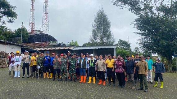 Sinergi TNI, Polri, Instansi, dan Warga Bersihkan Pasca Banjir Bandang di Sumber Darmi Batu