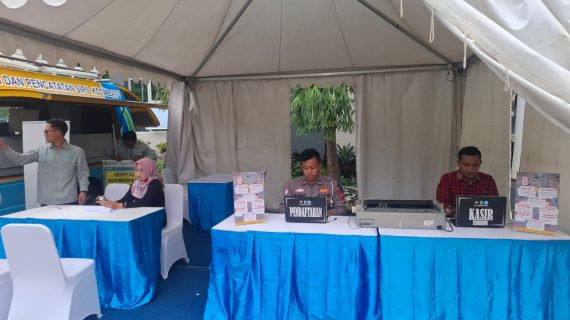 Permudah Warga Bayar Pajak, Satlantas Polres Batu Hadirkan Samsat Keliling di Pasar Rakyat Balai Kota Among Tani