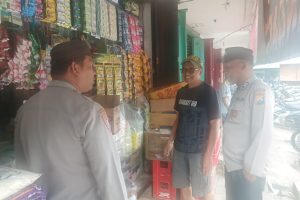 Jaga Keamanan Pasar, Polisi Pujon Berdialog Langsung dengan Pedagang dan Pengunjung Pasar