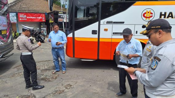 Sinergi Satlantas dan Dishub Cek Kelayakan Angkutan Umum Jelang Natal dan Tahun Baru