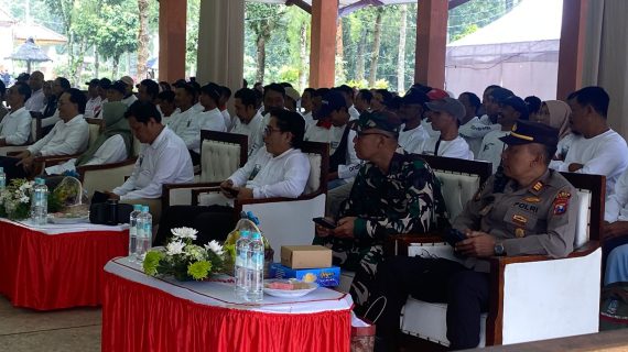 Dukungan Nyata untuk Penjaga Hutan : Dinas Kehutanan Jatim Serahkan Bantuan Alat Ekonomi dan Komunikasi kepada MPA di Tahura Cangar